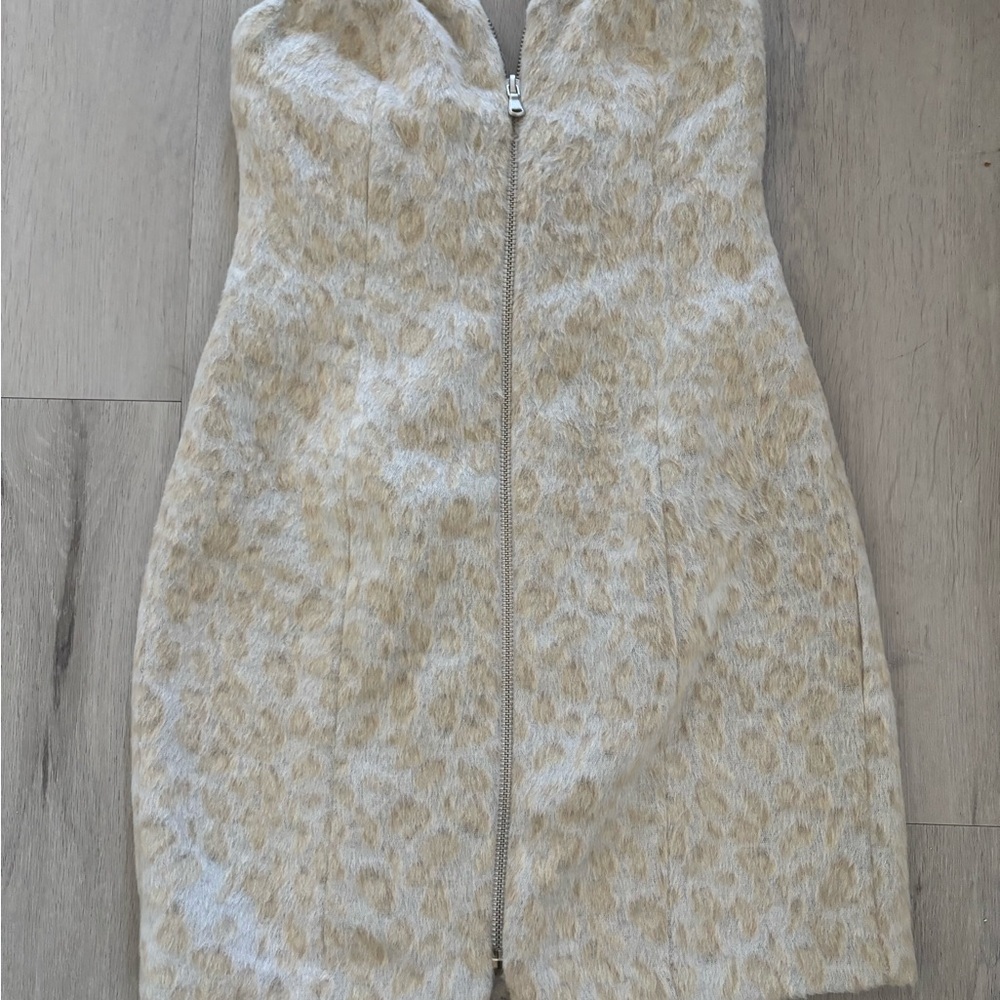 Cream Strapless Sweetheart Sheath Dress